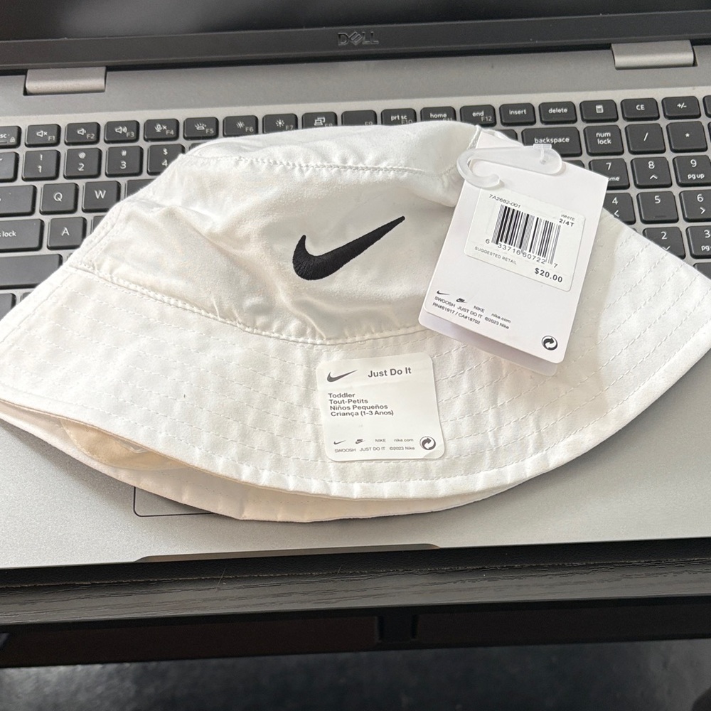 Nike Classic White Bucket Hat